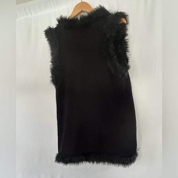 Attyre New York Size Large Black Vest Faux Fur Border and Tie Balls - Picture 3 of 9